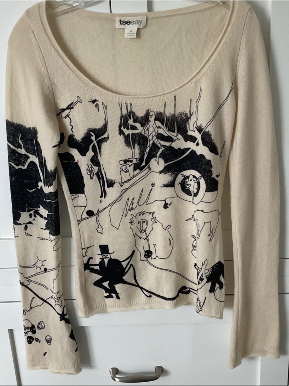 Tse-Say Cream Graphic Long-Sleeve Tee